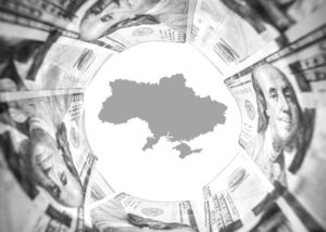 За пів року з України за кордон переказали $51 млрд, в Україну – $37 млрд 