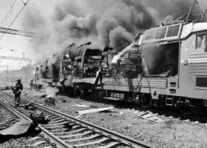Росіяни вже пошкодили чи знищили 492 локомотиви Укрзалізниці