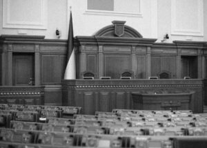 Торік на одну зарплату жили лише 39 народних депутати